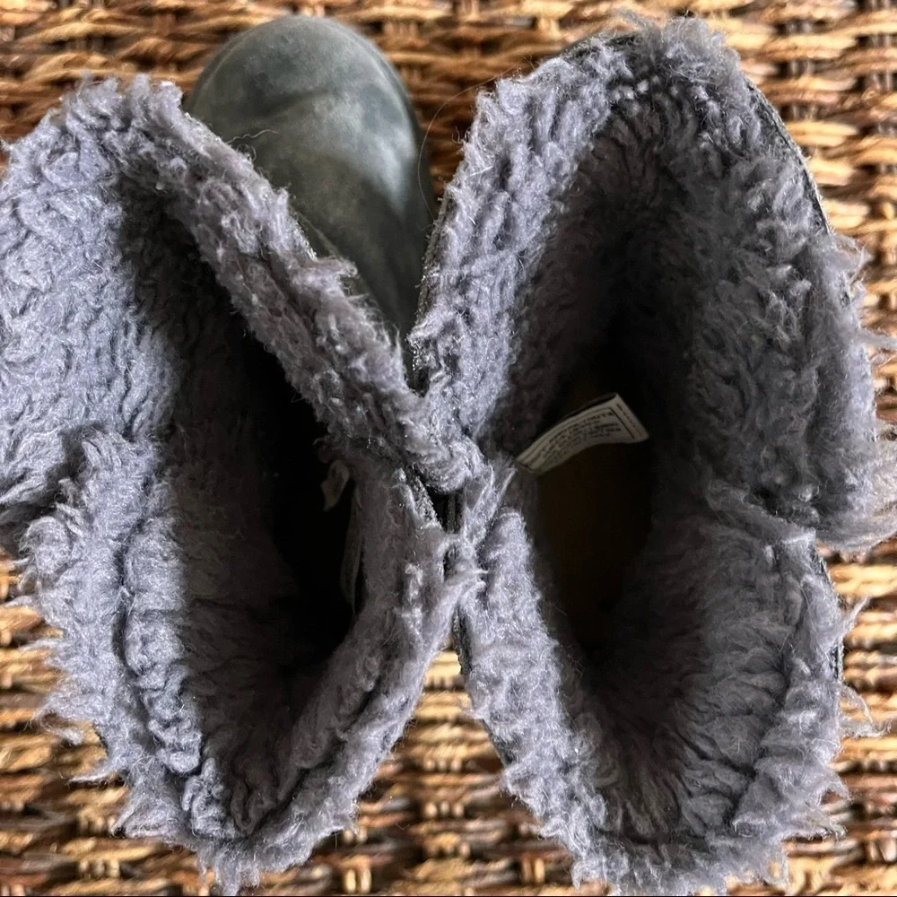 Bearpaw girls boots gray silver Sz 13 toggle closure suede wool lined